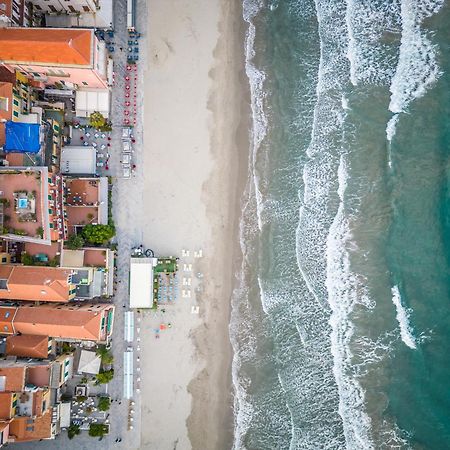 Le Terrazze Aparthotel Alassio Luaran gambar